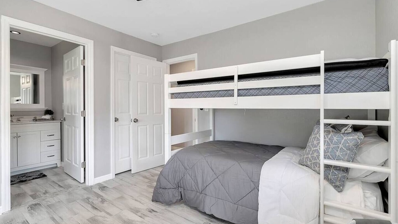 Photo of Bedroom in Oakland Hills
