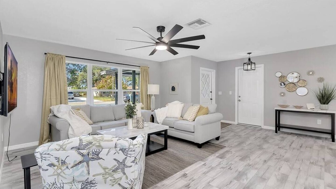 Photo of Livingroom in Oakland Hills