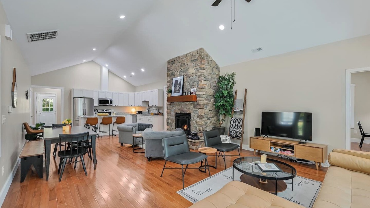 Photo of Livingroom in Hendersonville