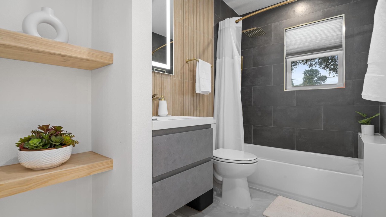 Photo of Bathroom in Arlington Park