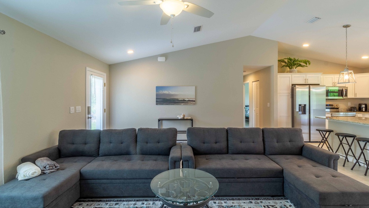 Photo of Livingroom in Englewood East