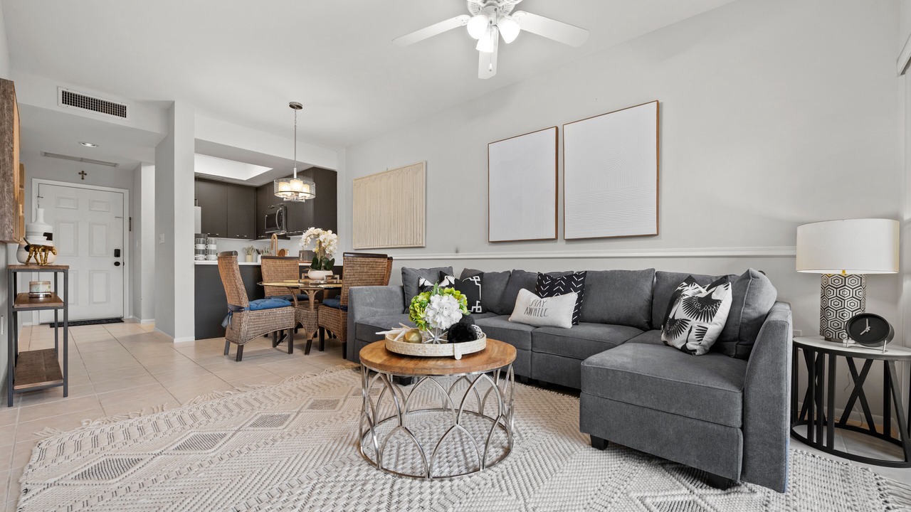 Photo of Livingroom in Central Naples