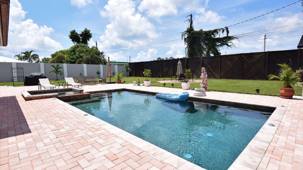 Photo of Outdoor in Gulf Gate Estates