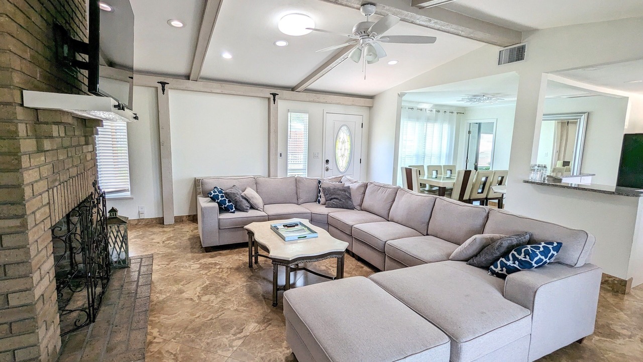 Photo of Livingroom in Gulf Gate Estates