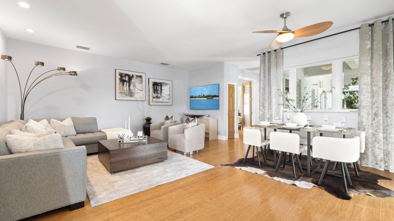 Photo of Livingroom in Edgewater