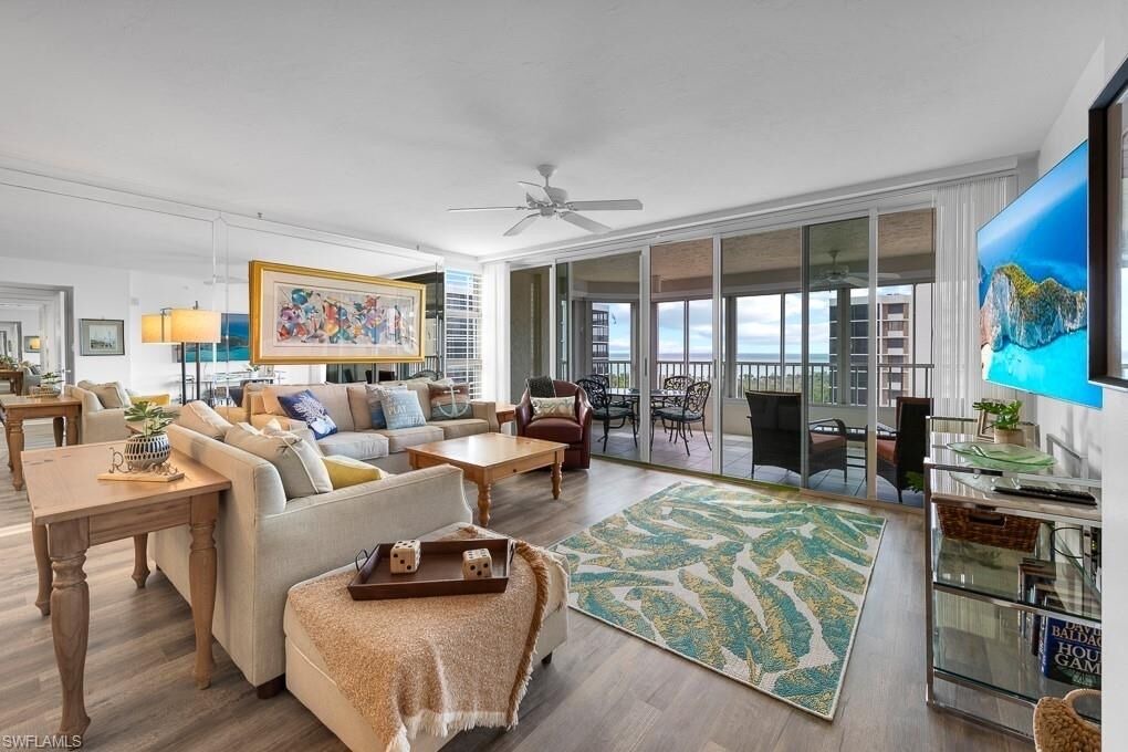 Photo of Livingroom in Vanderbilt Beach