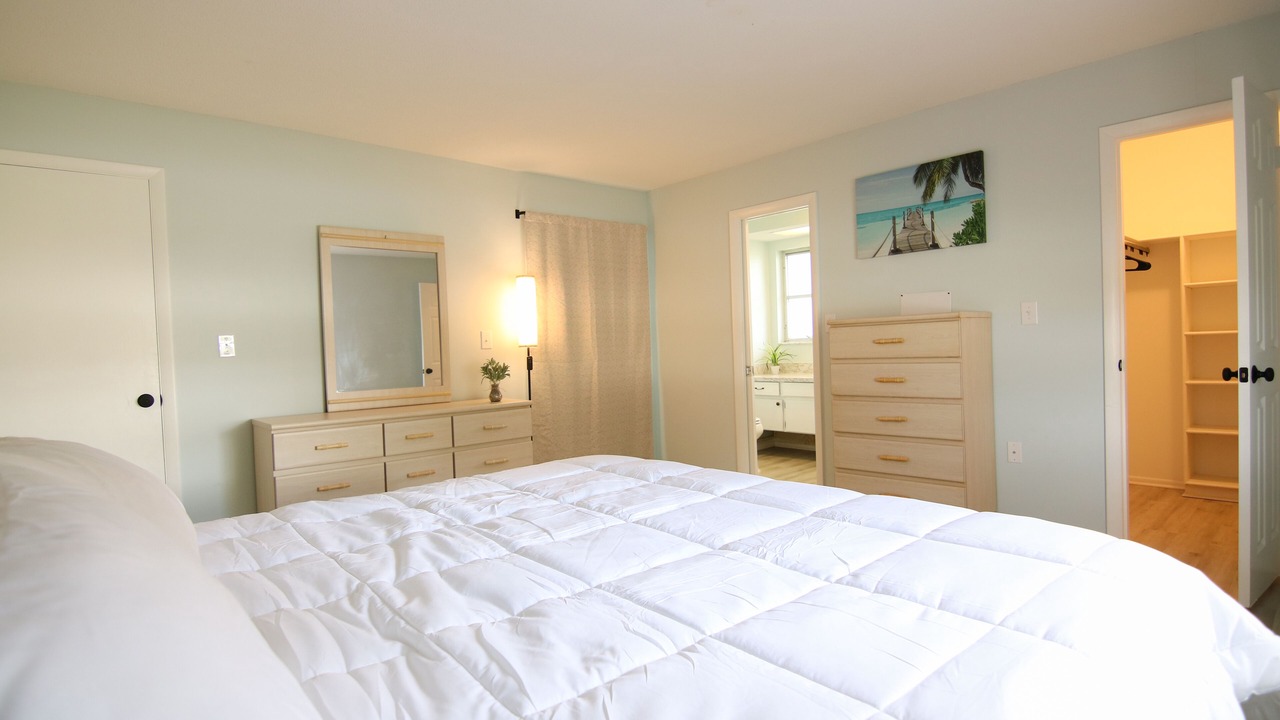 Photo of Bedroom in Gulf Gate Estates