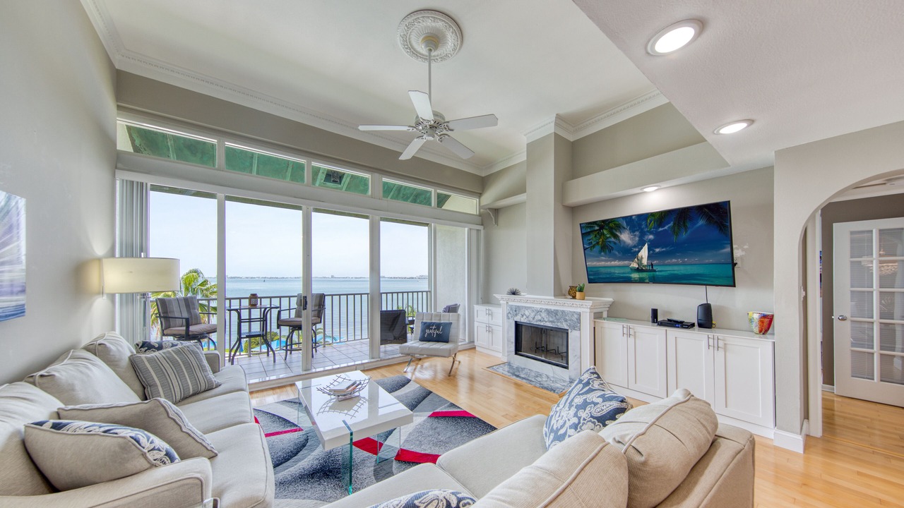 Photo of Livingroom in Bayway Isles