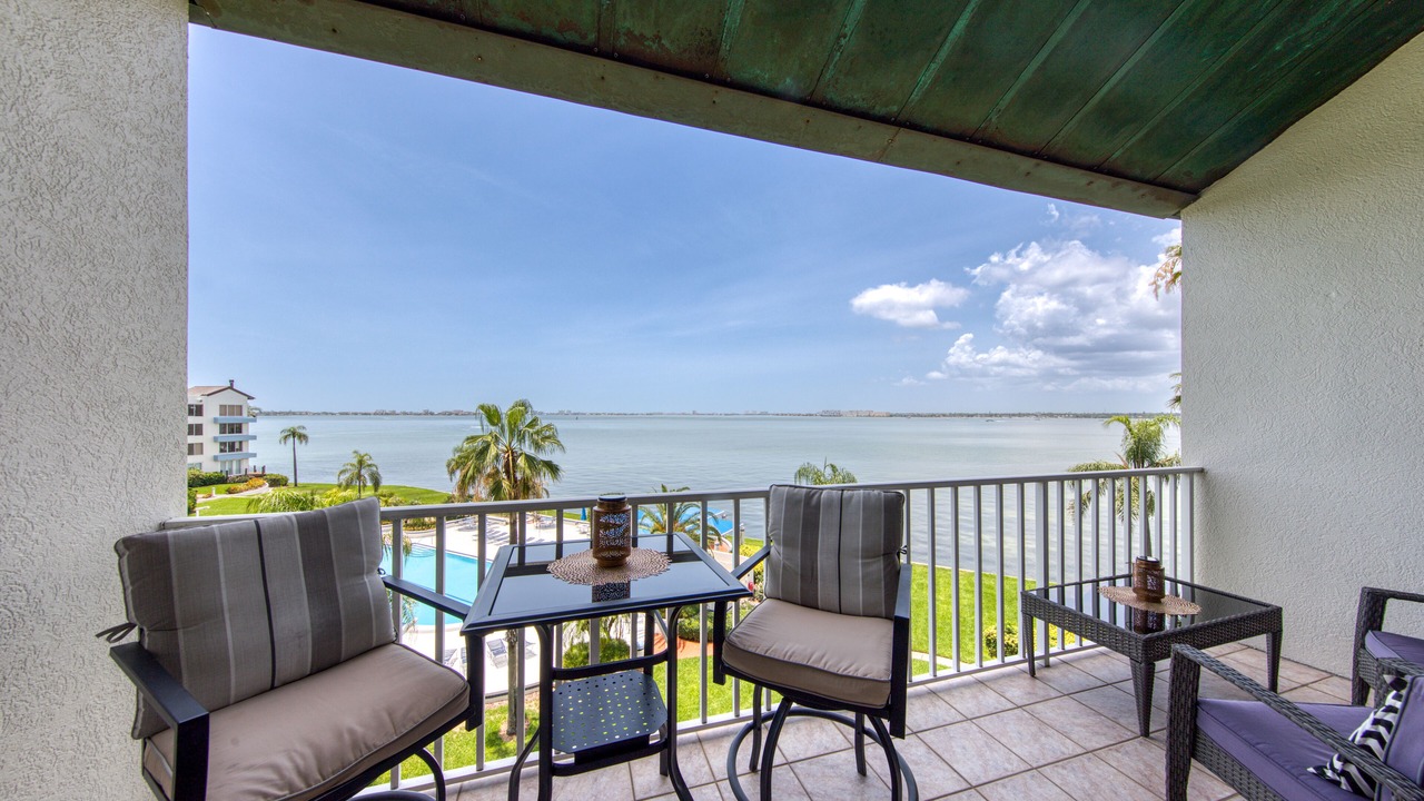 Photo of Outdoor in Bayway Isles