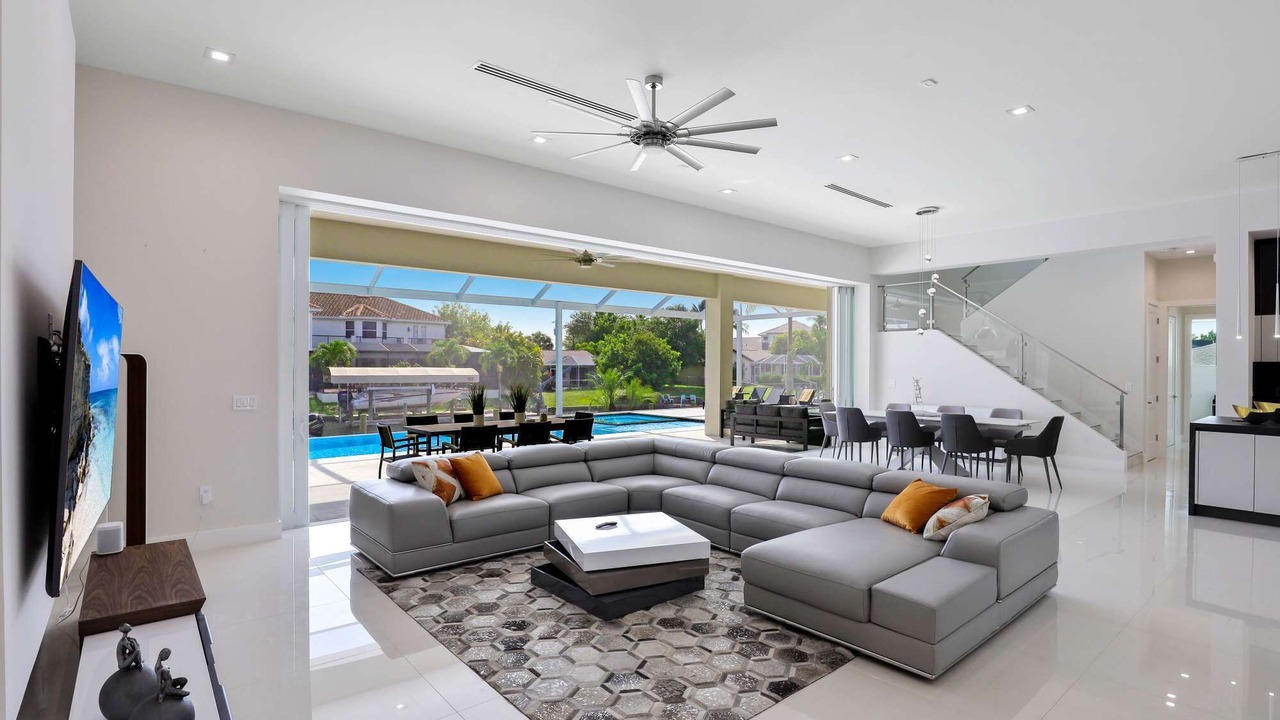 Photo of Livingroom in Yacht Club