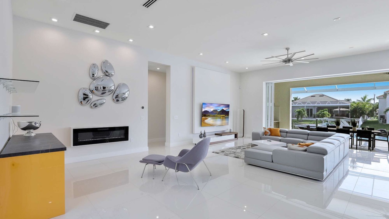 Photo of Livingroom in Yacht Club