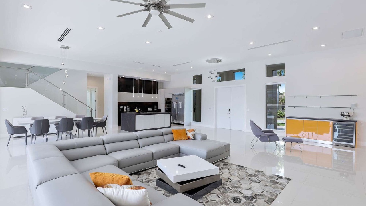 Photo of Livingroom in Yacht Club