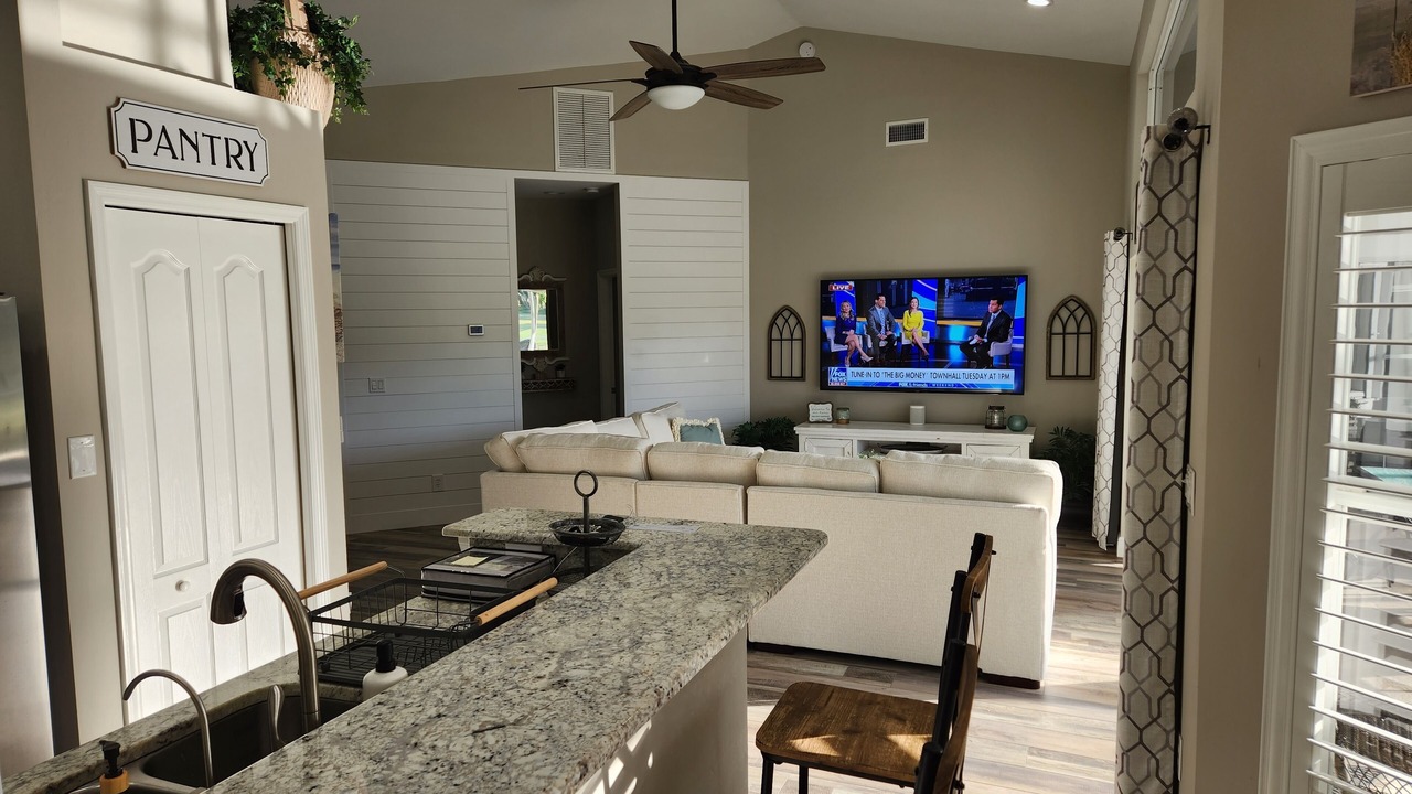 Photo of Livingroom in Falcons Glen