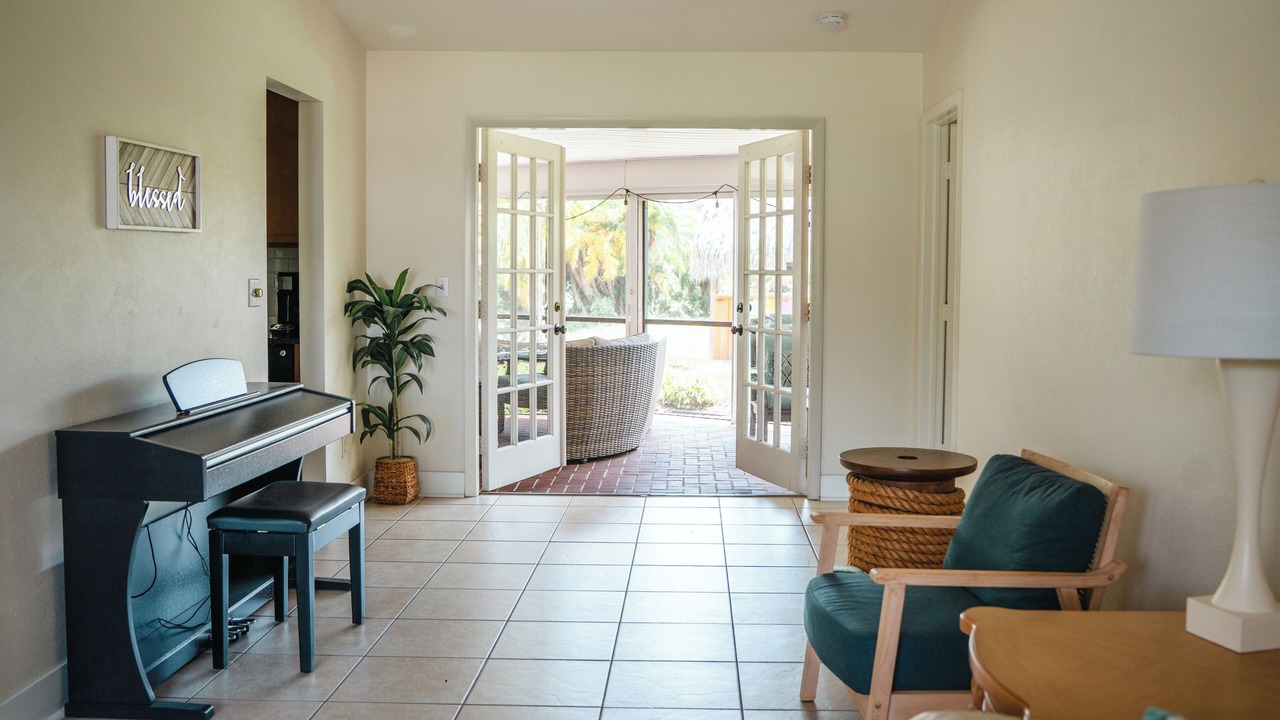 Photo of Livingroom in Riverbend Country Club