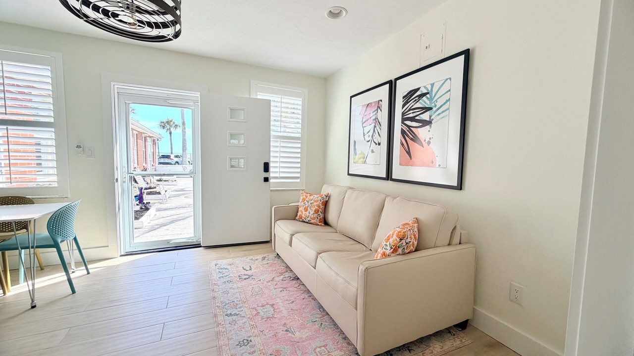 Photo of Livingroom in Golden Beach