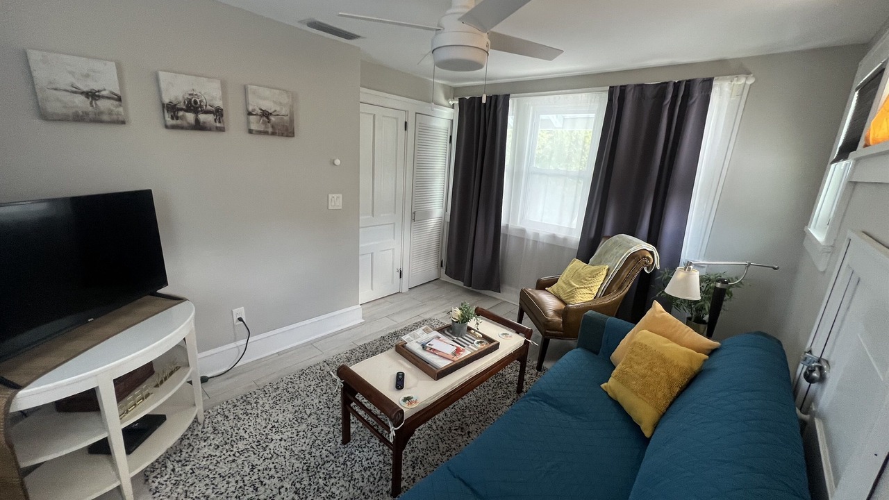 Photo of Livingroom in Crescent Lake