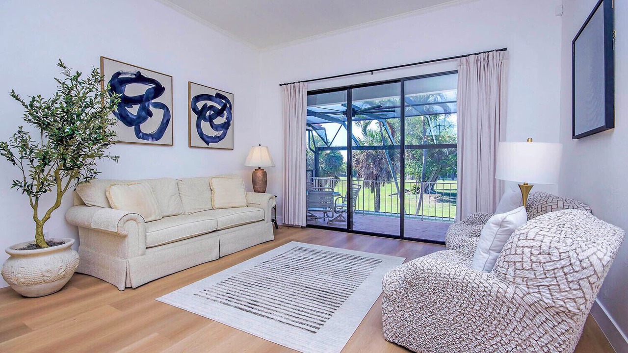 Photo of Livingroom in Beachview Country Club Estates