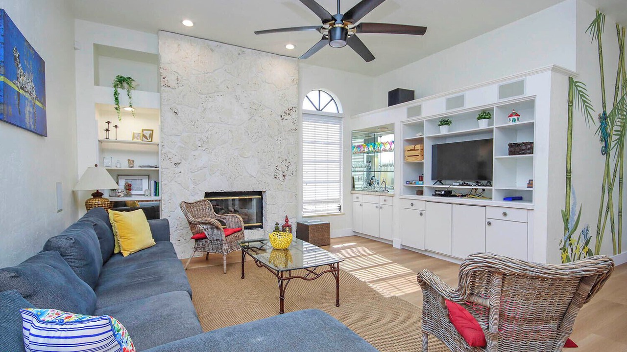 Photo of Livingroom in Beachview Country Club Estates