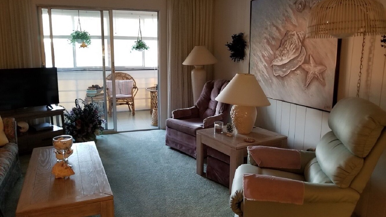 Photo of Livingroom in Edgewater