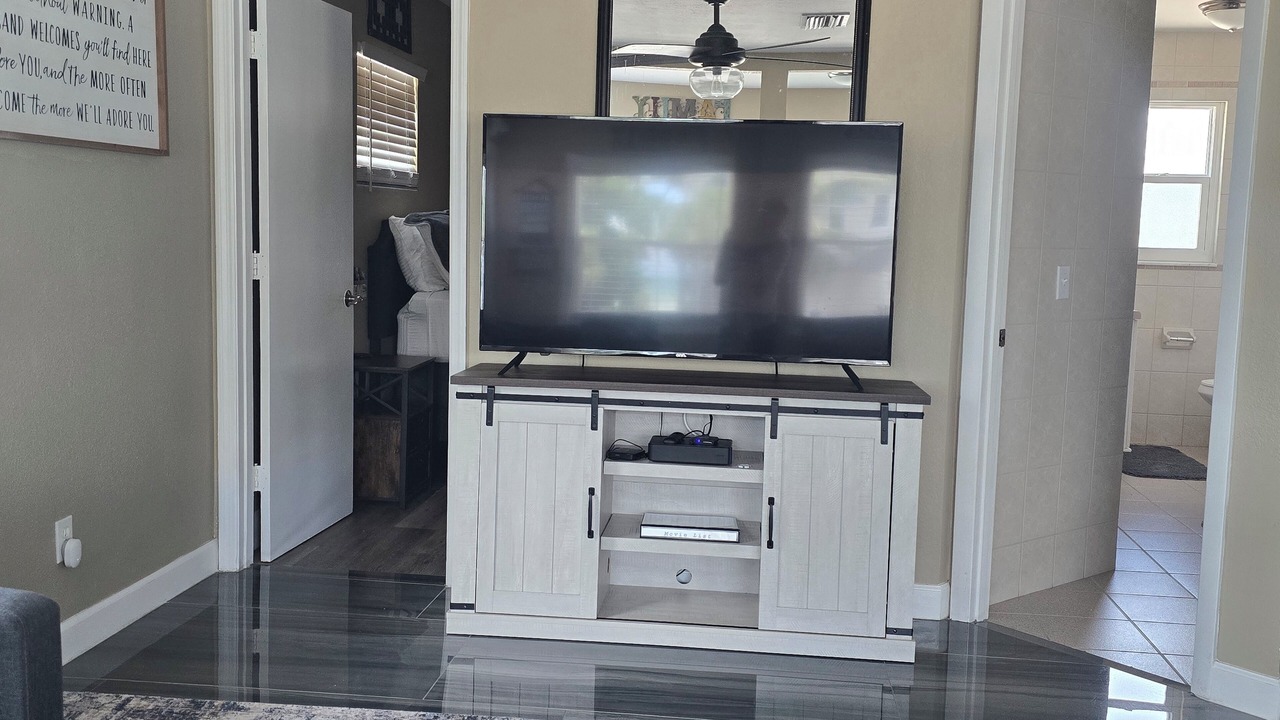 Photo of Livingroom in Mid Island