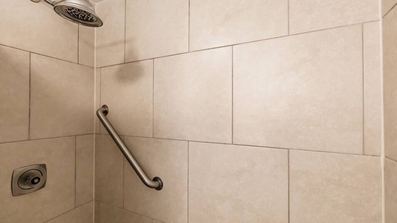 Photo of Bathroom in Park Shore