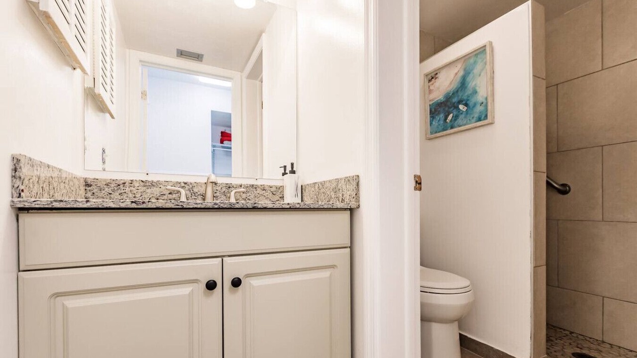Photo of Bathroom in Park Shore