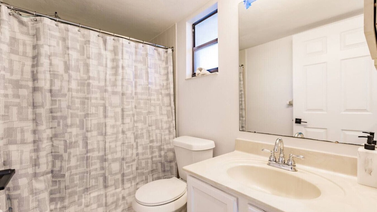Photo of Bathroom in Park Shore