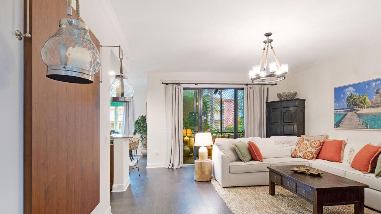 Photo of Livingroom in Royal Harbor