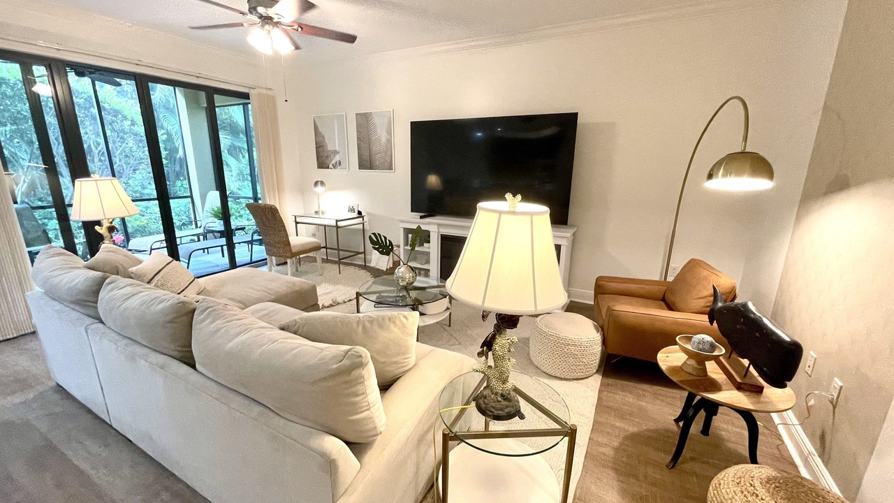 Photo of Livingroom in Royal Harbor