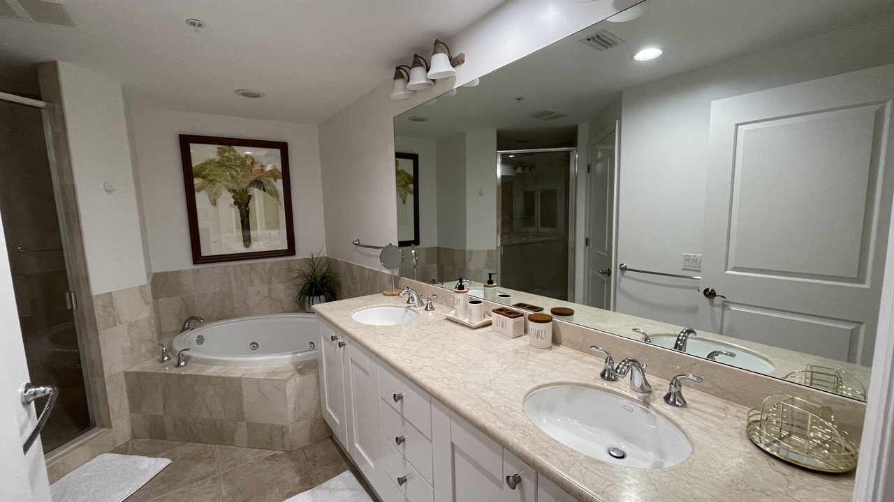 Photo of Bathroom in Royal Harbor
