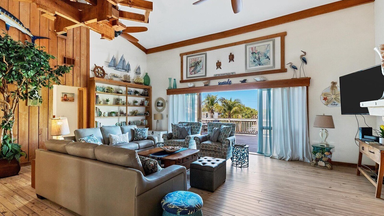 Photo of Livingroom in Palm Island