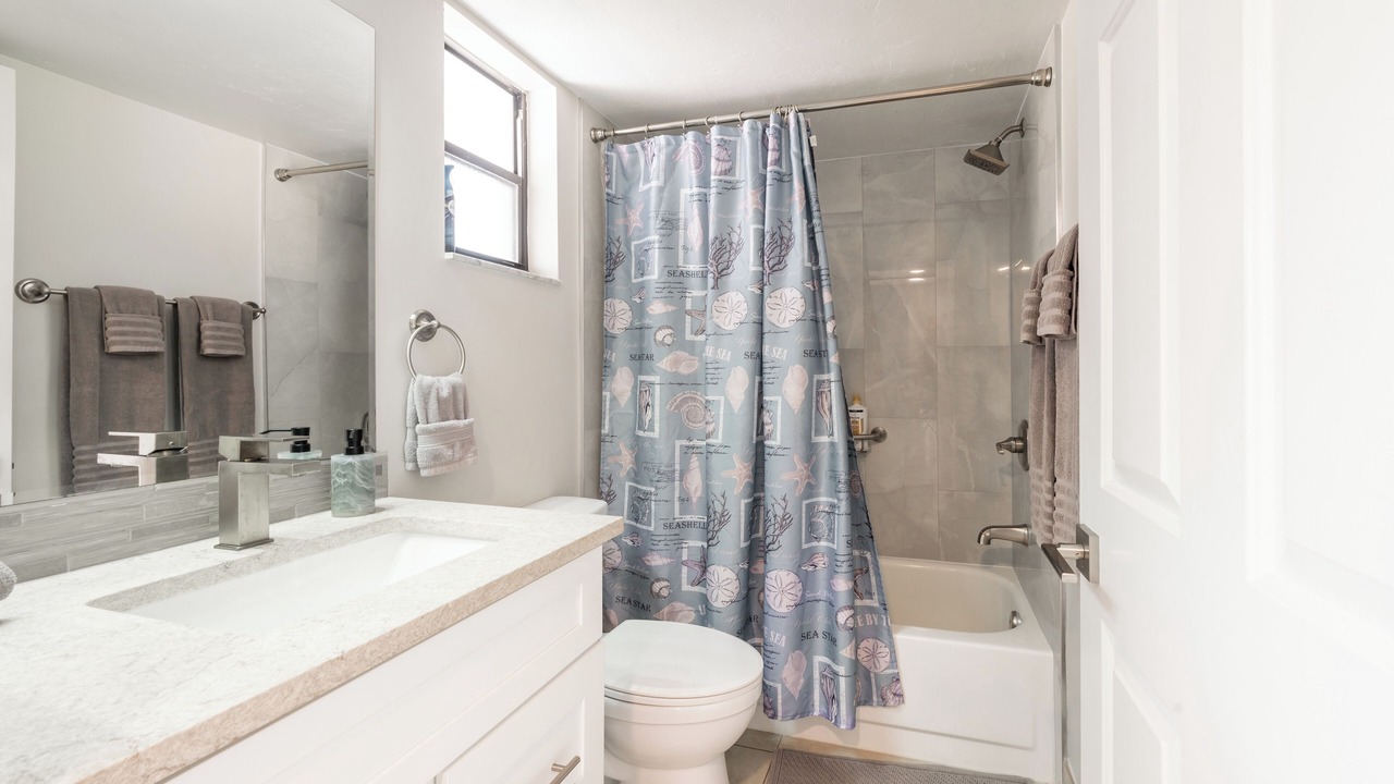 Photo of Bathroom in Park Shore