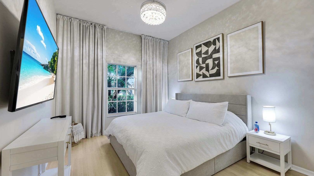 Photo of Bedroom in Naples Park