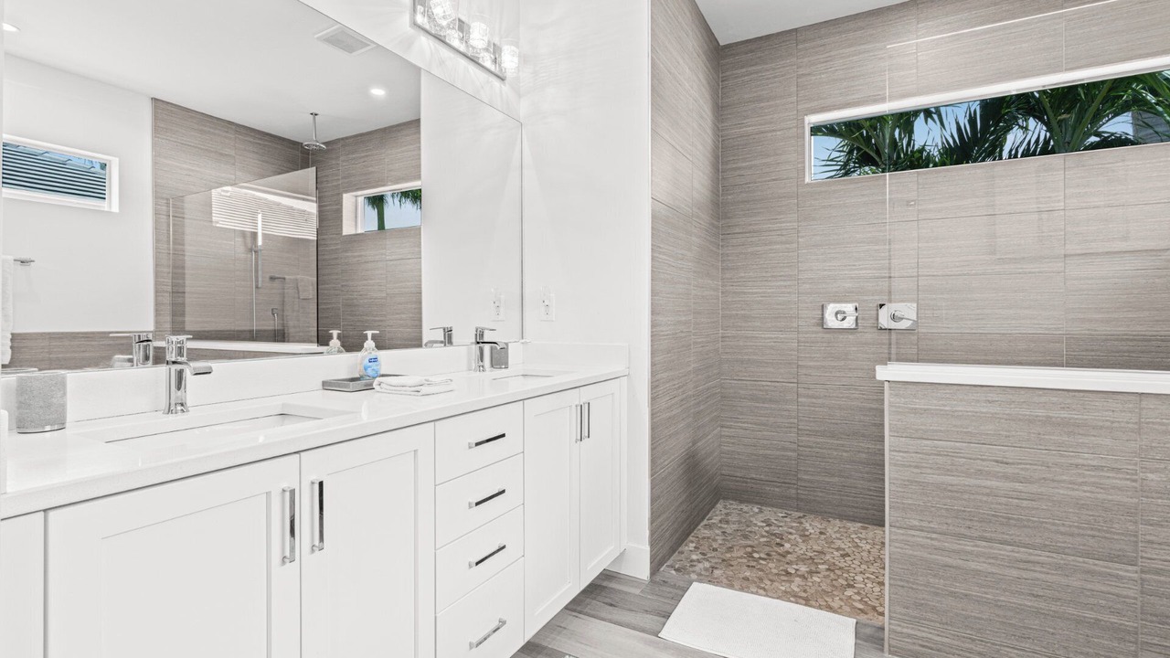 Photo of Bathroom in Pelican