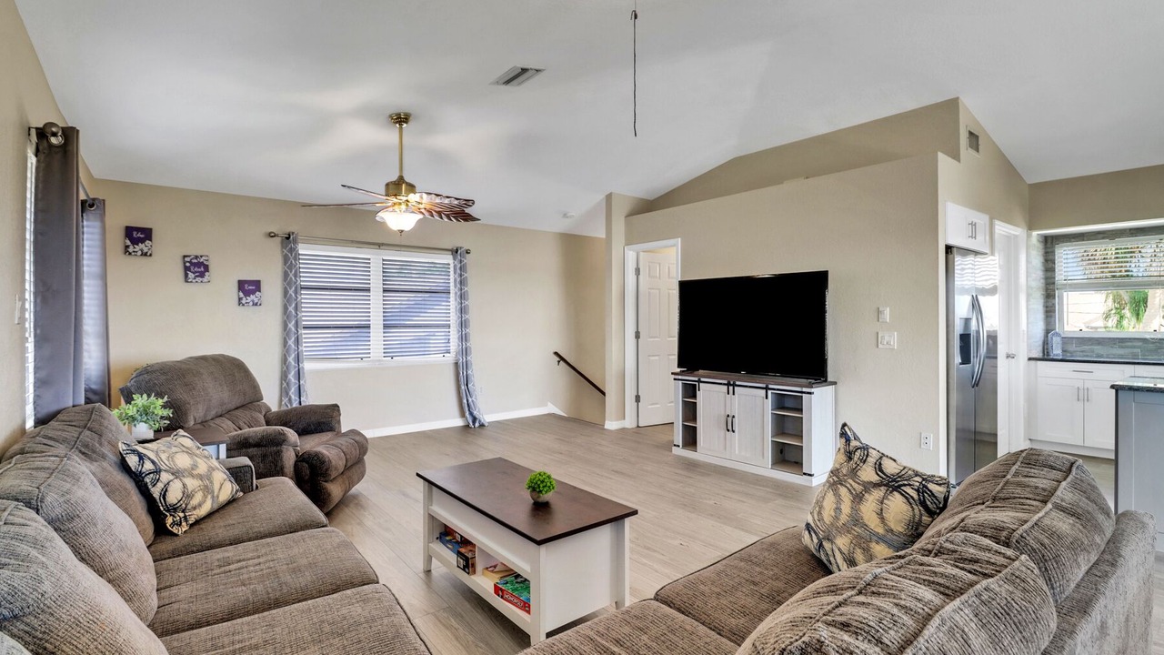 Photo of Livingroom in Gulf Cove