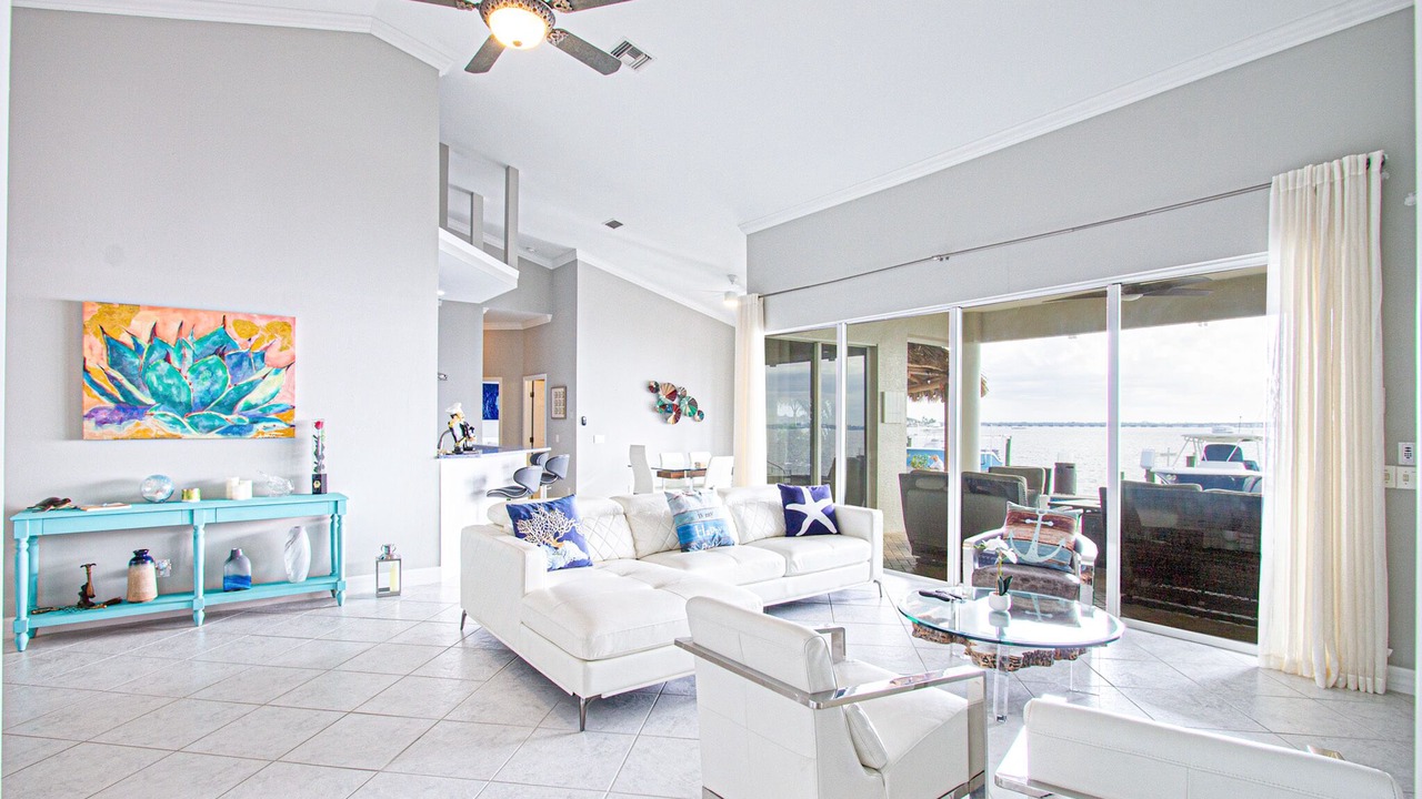 Photo of Livingroom in Caloosahatchee