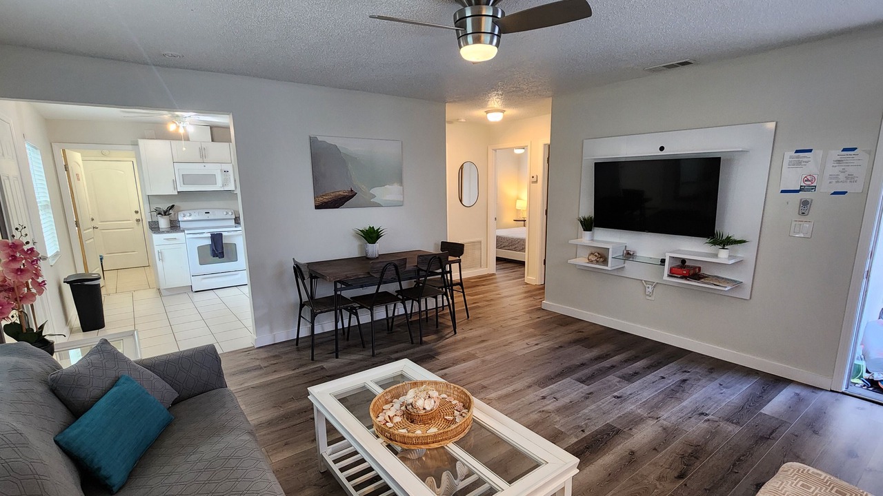 Photo of Livingroom in Warm Mineral Springs