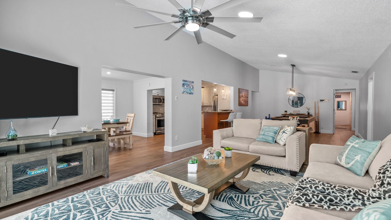 Photo of Livingroom in Baywood Village