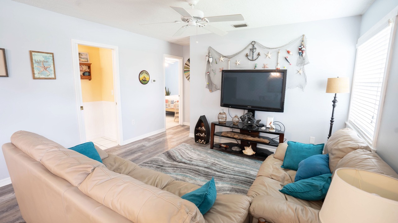 Photo of Livingroom in Gulf Cove