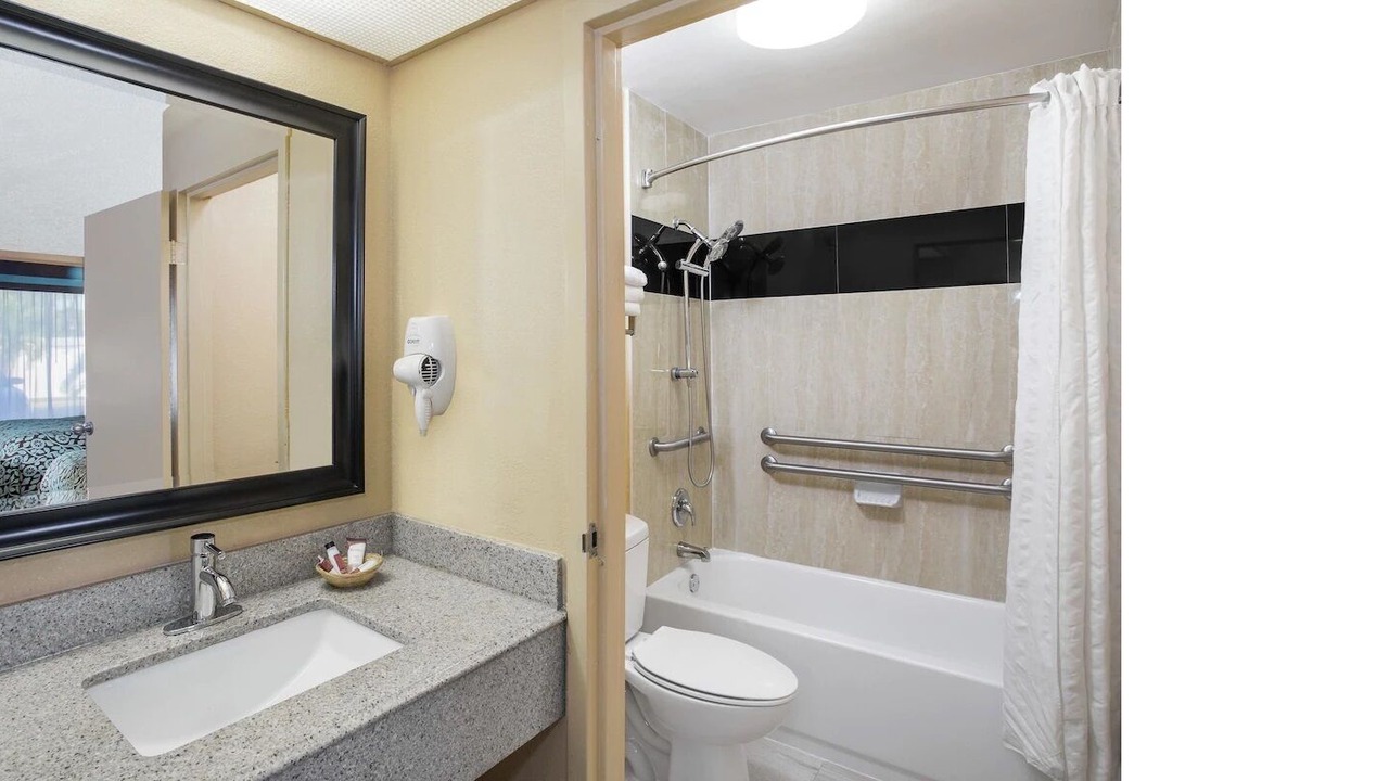 Photo of Bathroom in Bayou Oaks