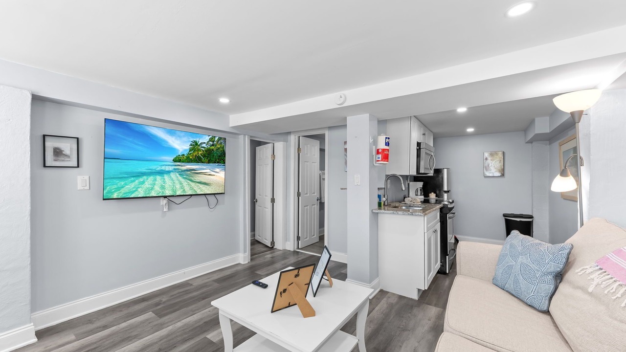 Photo of Livingroom in Mid Island
