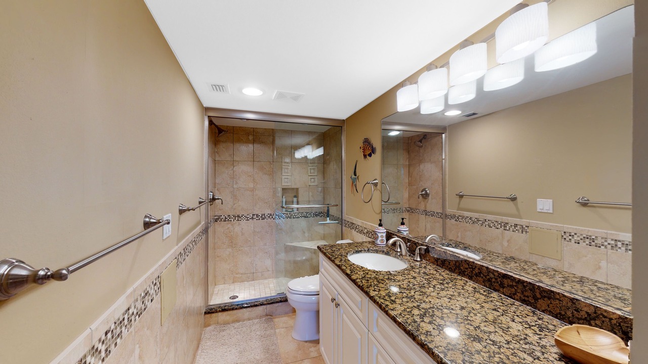 Photo of Bathroom in Park Shore