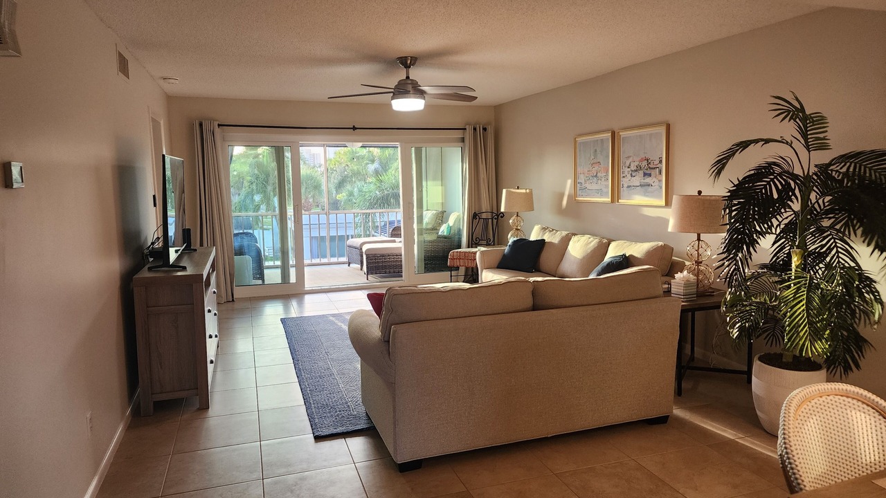 Photo of Livingroom in Park Shore