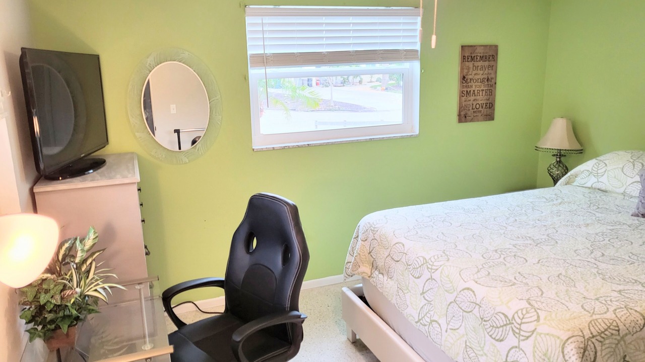 Photo of Bedroom in Venice Gardens