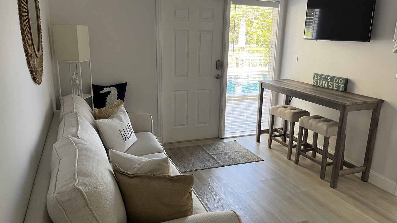 Photo of Livingroom in Vanderbilt Beach