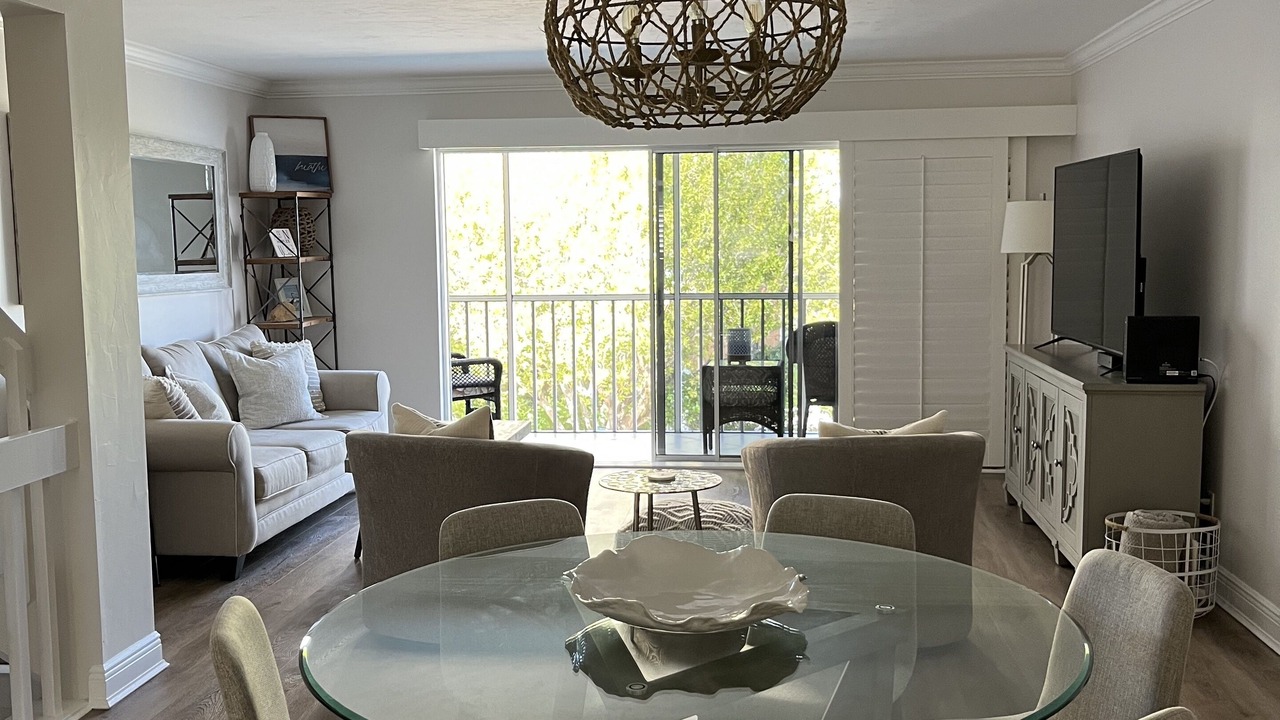Photo of Livingroom in Vanderbilt Beach