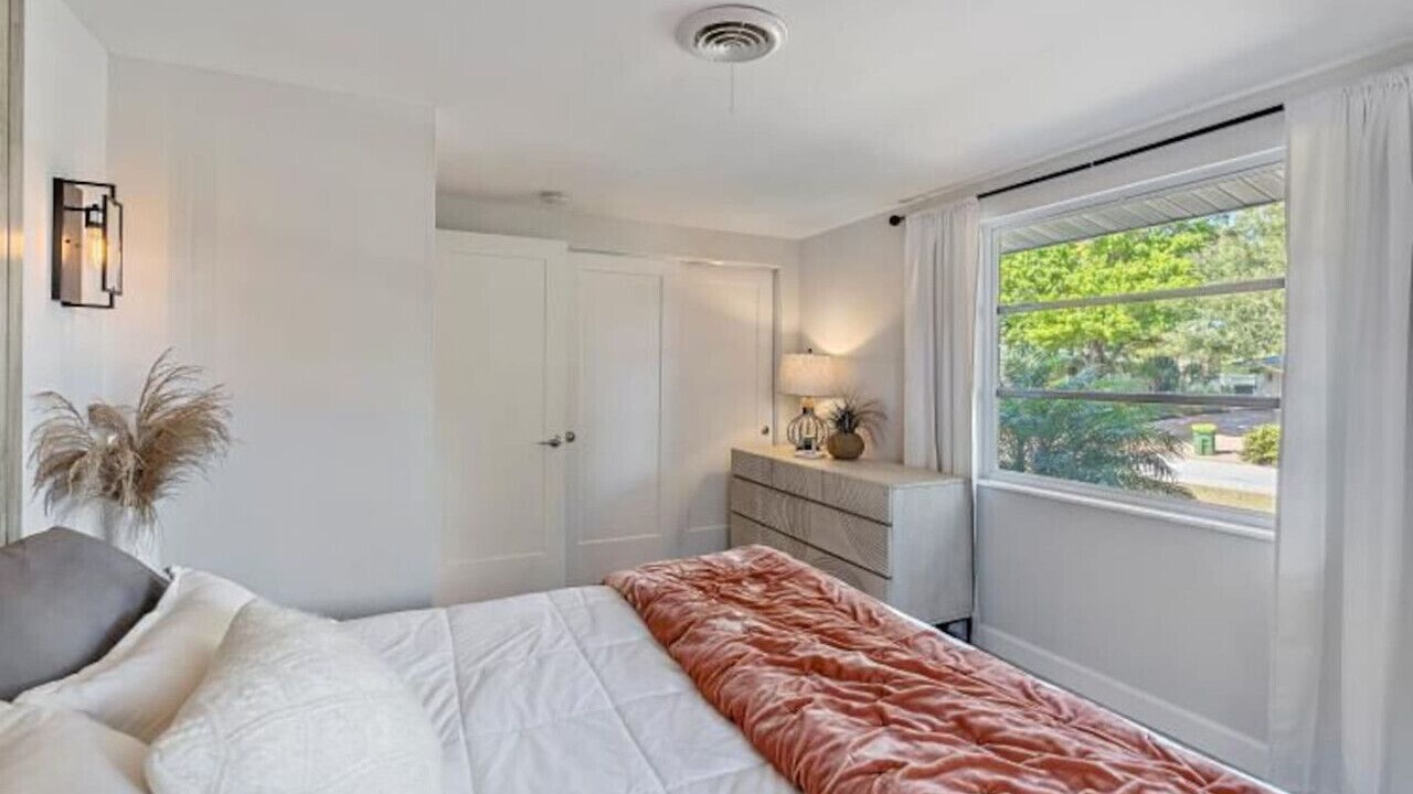 Photo of Bedroom in Arlington Park