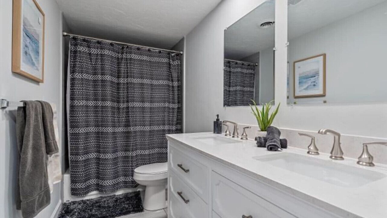 Photo of Bathroom in Arlington Park