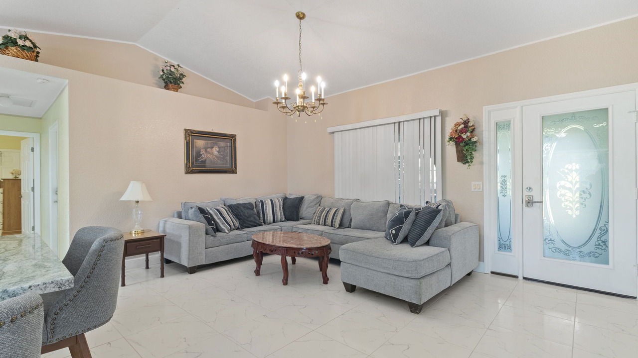 Photo of Livingroom in Warm Mineral Springs