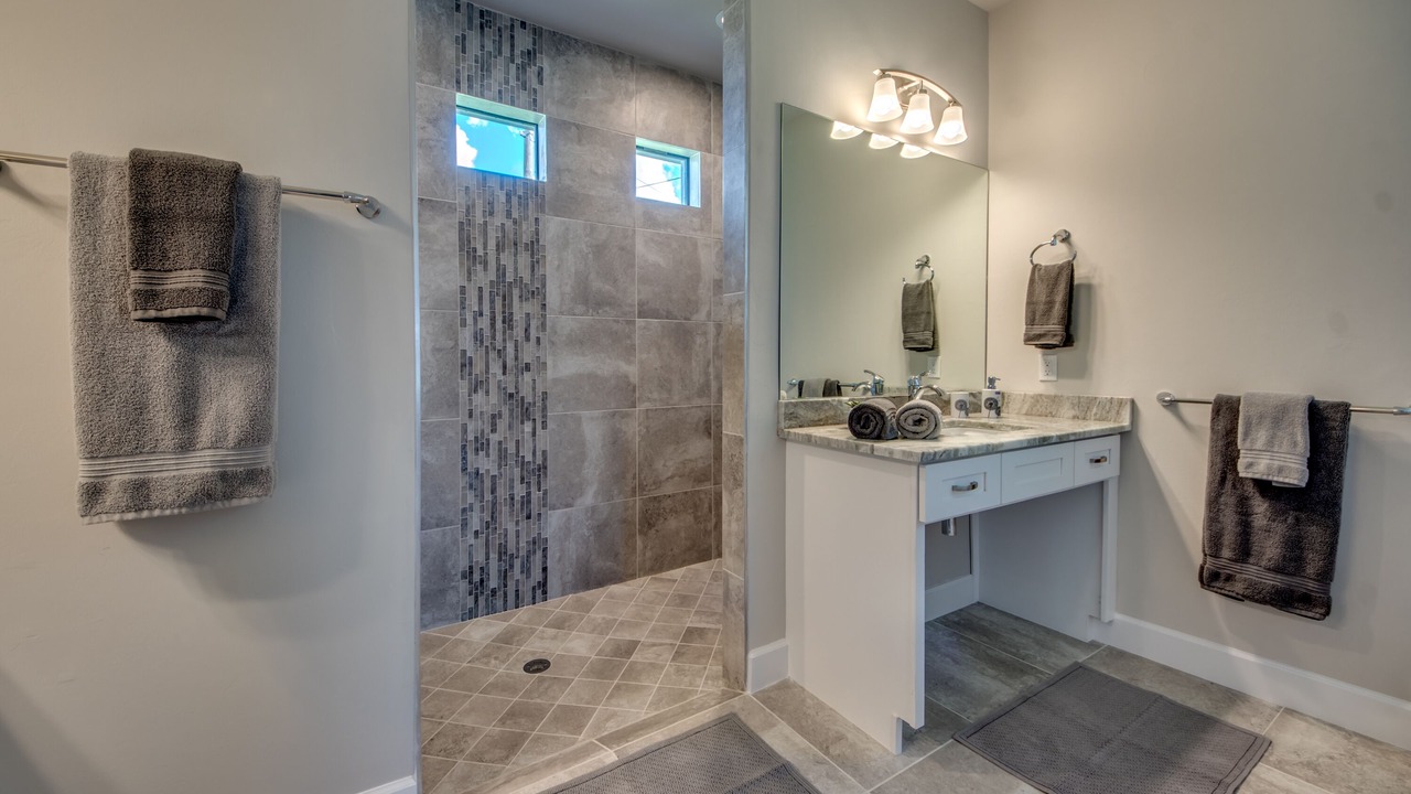 Photo of Bathroom in Trafalgar
